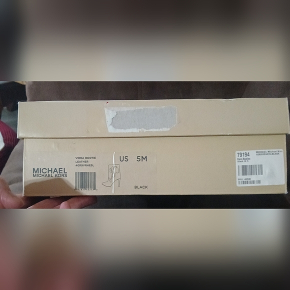 NIB Michael Kors Viera Booties - Picture 7 of 7
